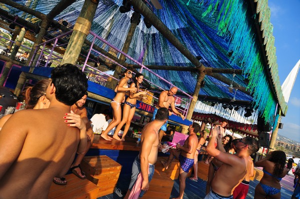 Champagne Showers @ Edde Sands
